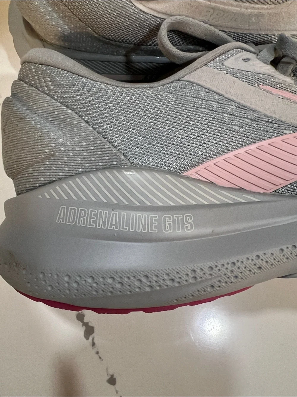 Brooks Women's Gray and Pink Low-Profile Running Sneakers size W10